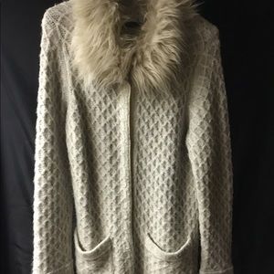 Faux fur collar sweater